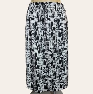 Gap patterned skirt